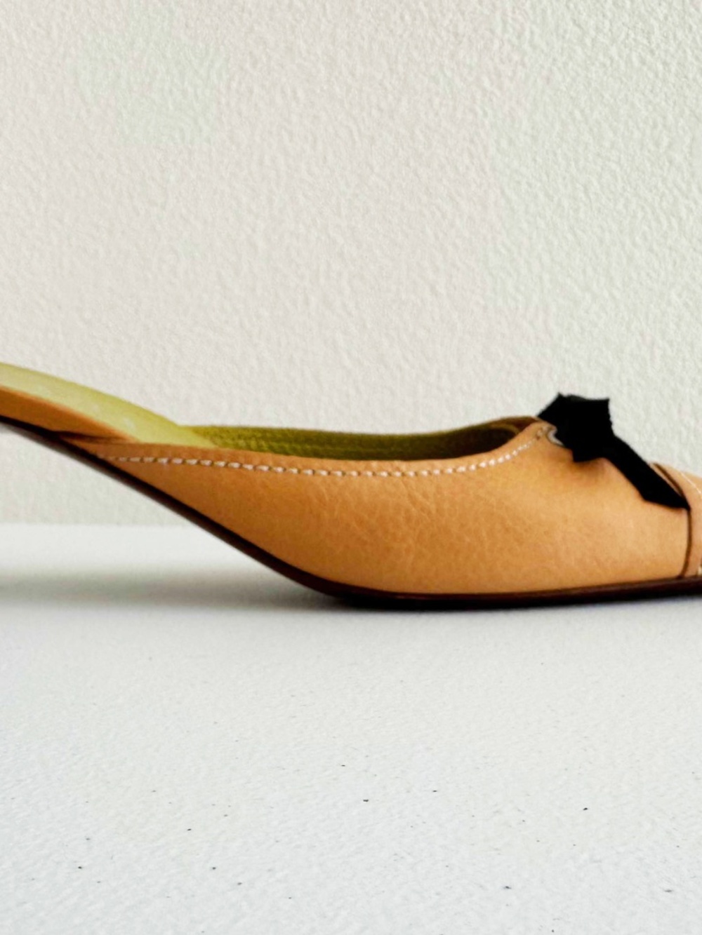 RARE Vintage Prada Eyelet Bow Mules Tan Leather Kitten Heels 39.5 Italy Y2K - Picture 4 of 13